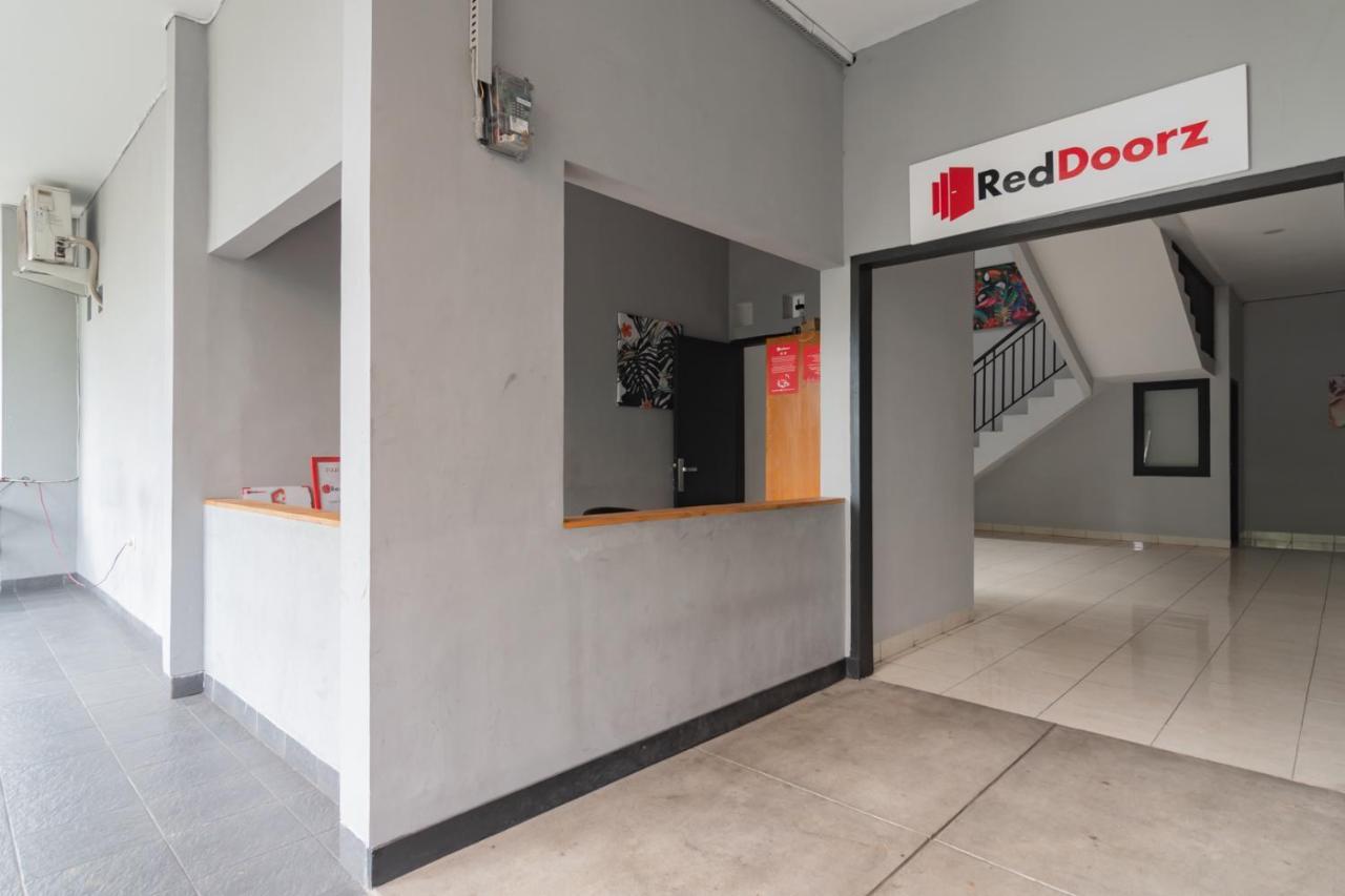 Hotel RedDoorz near Exit Toll Pasteur 4 à Bandung Extérieur photo
